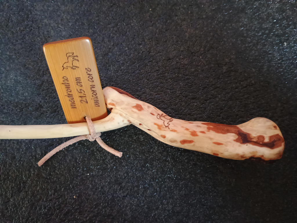 medronho 21.5cm unicorn core